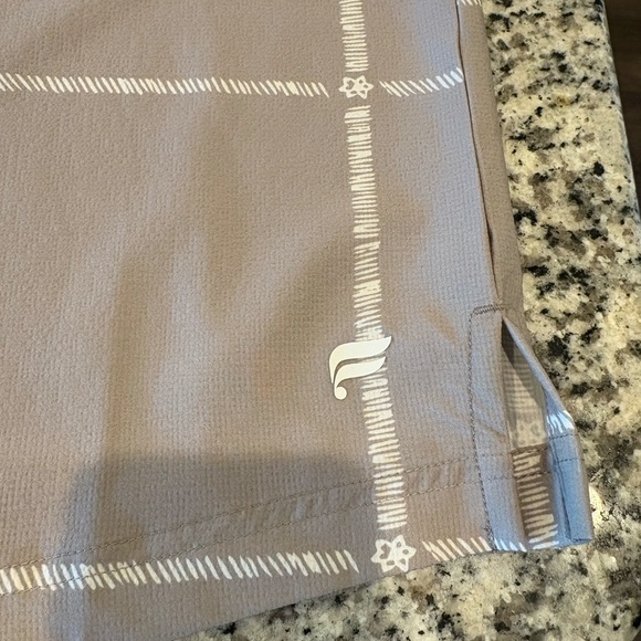 NWT Fabletics The Cabana Button Up Brutalist Khaki Tropi Check - Small - Picture 3 of 6